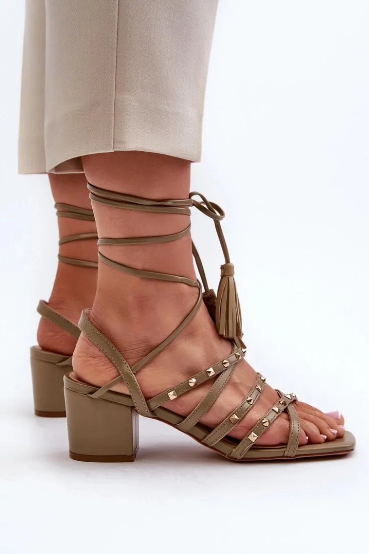 Evento Sandały Na Obcasie*Wiązane Sandały Na Niskim Obcasie Ozdobione Ćwiekami Zielone Chrisele Zielony