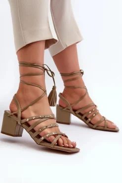 Evento Sandały Na Obcasie*Wiązane Sandały Na Niskim Obcasie Ozdobione Ćwiekami Zielone Chrisele Zielony