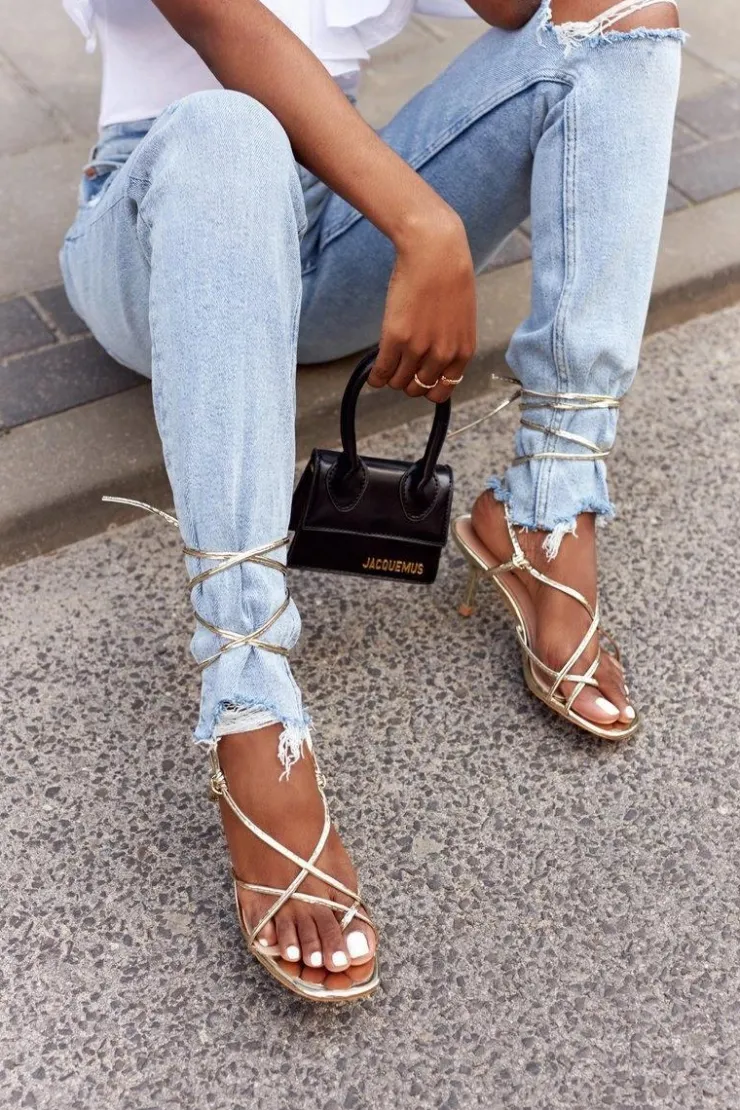 Outlet Boto Wiązane Sandały Na Szpilce Z Kwadratowym Noskiem Złote Runway