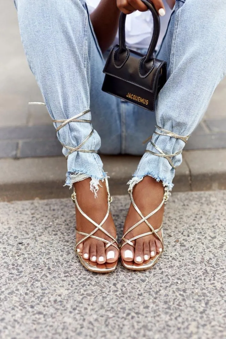 Outlet Boto Wiązane Sandały Na Szpilce Z Kwadratowym Noskiem Złote Runway