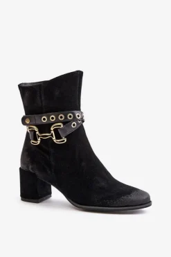 Outlet Maciejka Zamszowe Botki Damskie Na Słupku Z Ozdobnym Paskiem 06679-01 Czarne