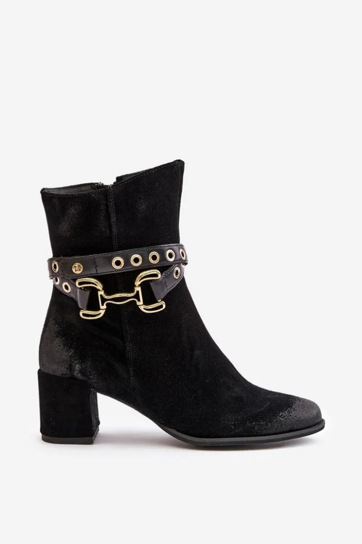Outlet Maciejka Zamszowe Botki Damskie Na Słupku Z Ozdobnym Paskiem 06679-01 Czarne