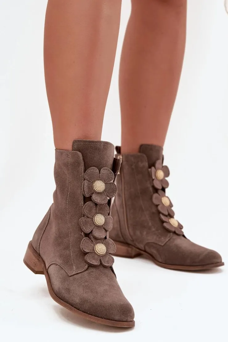 Hot Zazoo Zamszowe Botki Damskie Z Ozdobnymi Kwiatkami 3085 Ciemnobeżowe Beżowy