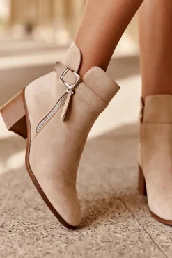 Best Boto Zamszowe Botki Na Obcasie Z Klamrą Beżowe Bronte