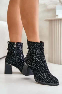 Damskie Damskie buty S.Barski Zamszowe Botki Na Słupku Z Ozdobnym Tłoczeniem D&A CR42-192 Czarne