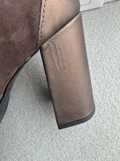 Damskie Laura Messi Zamszowe Czółenka Na Słupku 2702 Brązowe