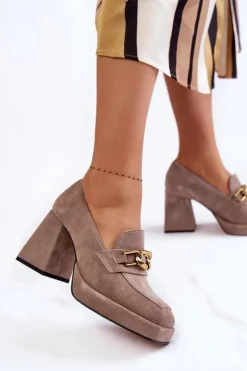 Laura Messi Czółenka Klasyczne*Zamszowe Czółenka Z Ozdobnym Łańcuchem 2444 Jasnobrązowe