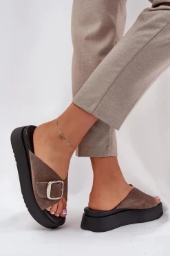 Hot Zazoo Zamszowe Klapki Damskie Z Klamrą Na Platformie 3019 Brązowe Brązowy