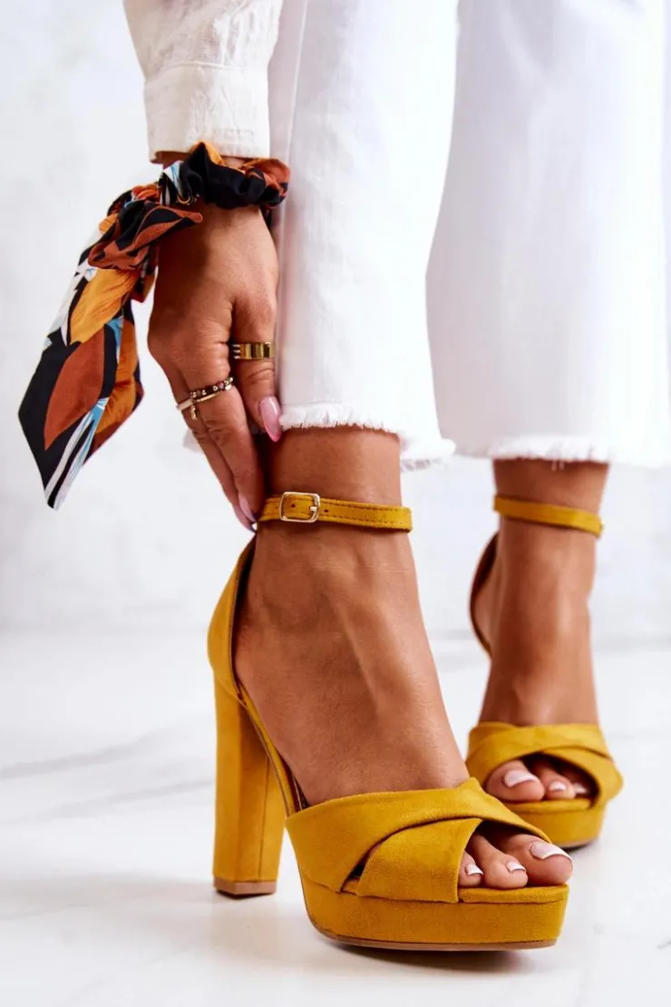 Outlet Boto Zamszowe Sandałki Na Słupku Żółte Lanelle