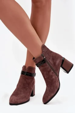 Damskie D&A Zamszowe Skórzane Botki Damskie Na Słupku Z Ozdobnym Paskiem Ocieplane CR52-650 Brązowe