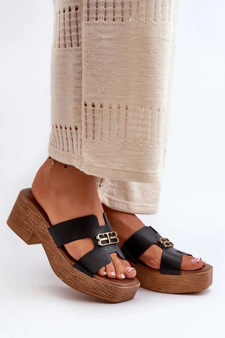 Outlet Zazoo 40412 Skórzane Eleganckie Klapki Damskie Ze Złotą Ozdobą Czarne Czarny