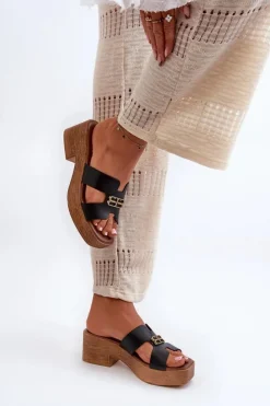 Outlet Zazoo 40412 Skórzane Eleganckie Klapki Damskie Ze Złotą Ozdobą Czarne Czarny