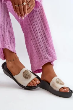 Discount Zazoo 2920 Skórzane Klapki Damskie Na Koturnie Ze Złotym Detalem Złoty Przecierany