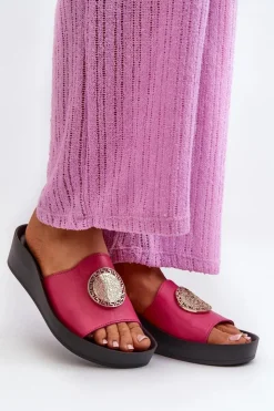 Sale Zazoo 2920 Skórzane Klapki Damskie Na Koturnie Ze Złotym Detalem Fuksja