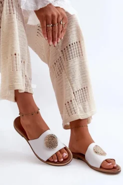 Best Zazoo 2938 Skórzane Klapki Na Płaskim Obcasie Z Ozdobą Białe Biały